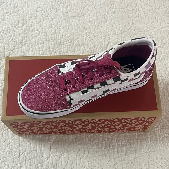 NWT Vans Women's Sparkling Pink and Black Sneakers, size 8.5 - Picture 1 of 3
